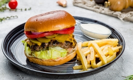 Gourmetburger à la carte + friet bij Café Manger